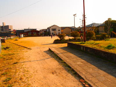 北側から三本松二区公民館を望む